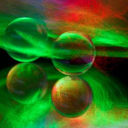 Kunstvolle und spektakuläre Fotos mit Glas und Laub